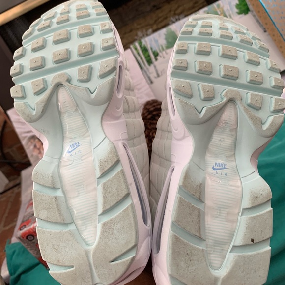 Women’s Nike Air Max 95 - Picture 5 of 7